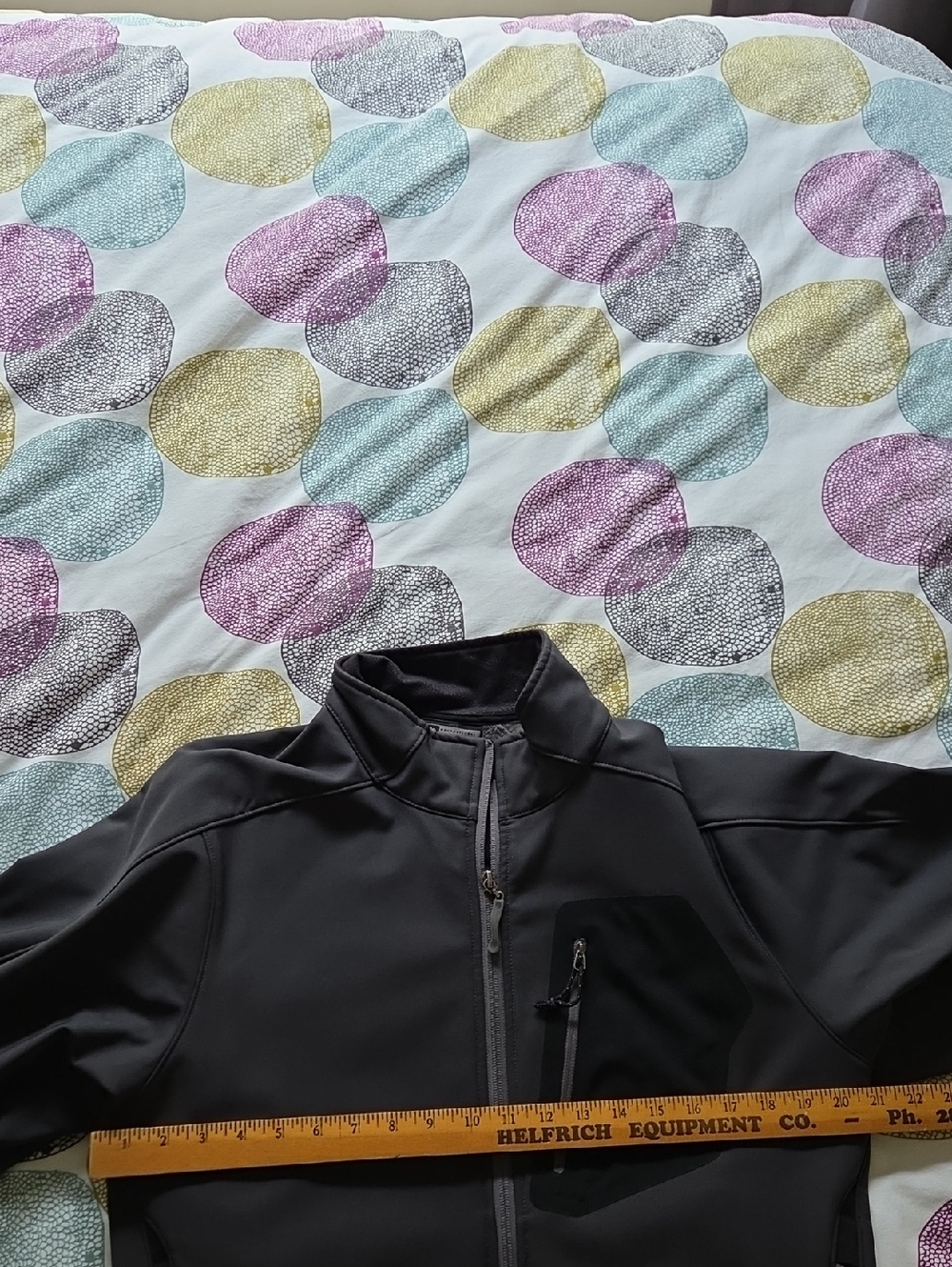 REI Men's XL ... Black Not Grey..New, Never Worn no Tags .